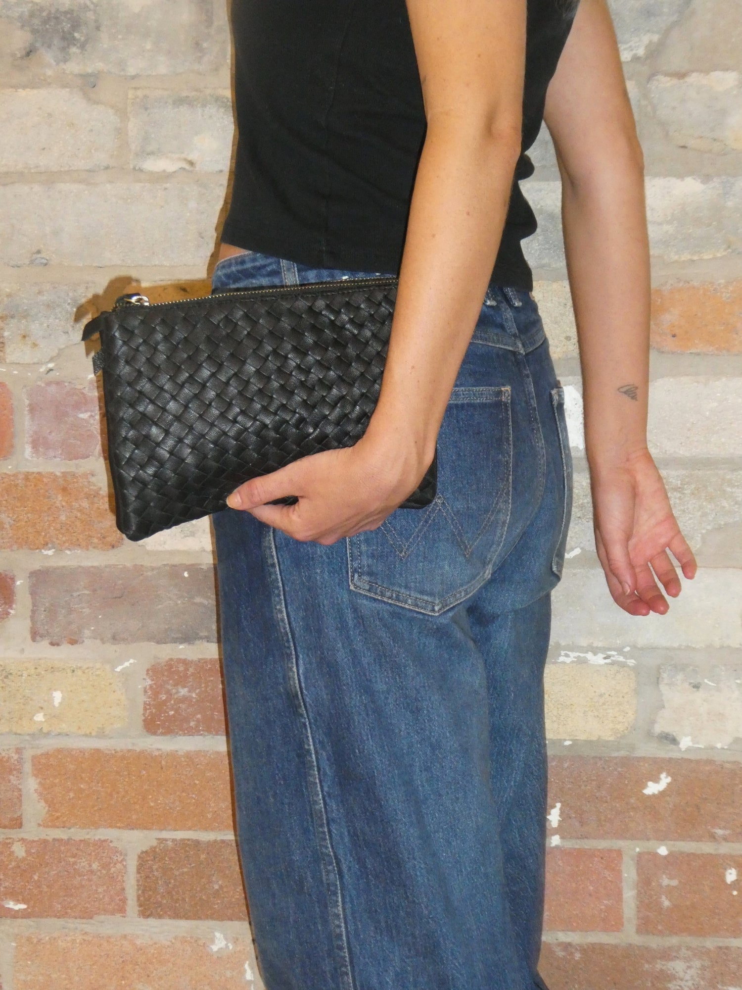Hatch Clutch - Black