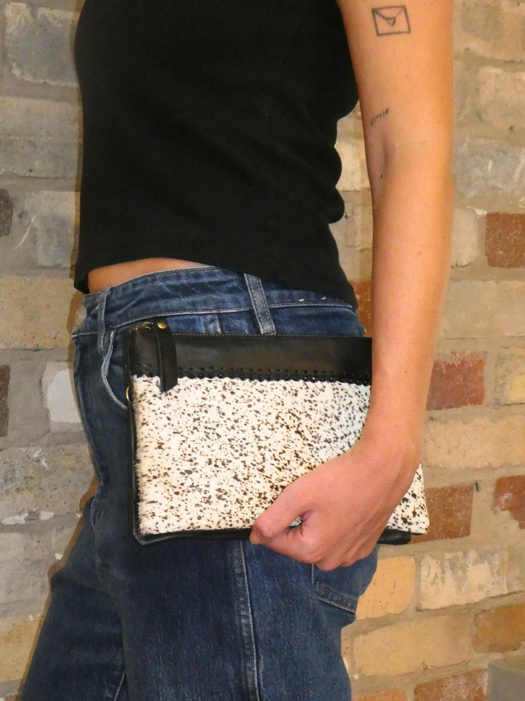 Hatch Clutch - Salt & Pepper Cowhide