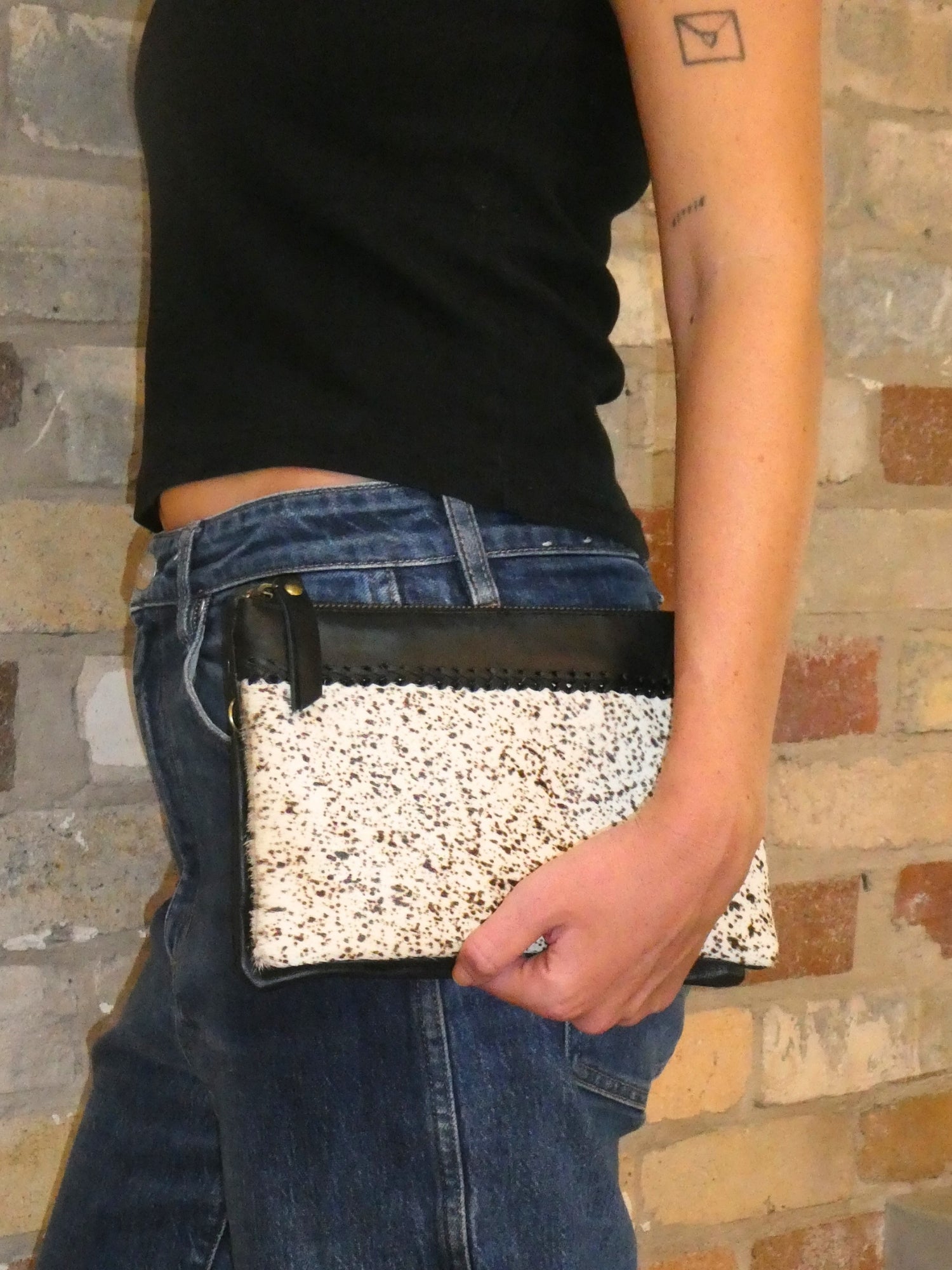 Hatch Clutch - Salt & Pepper Cowhide